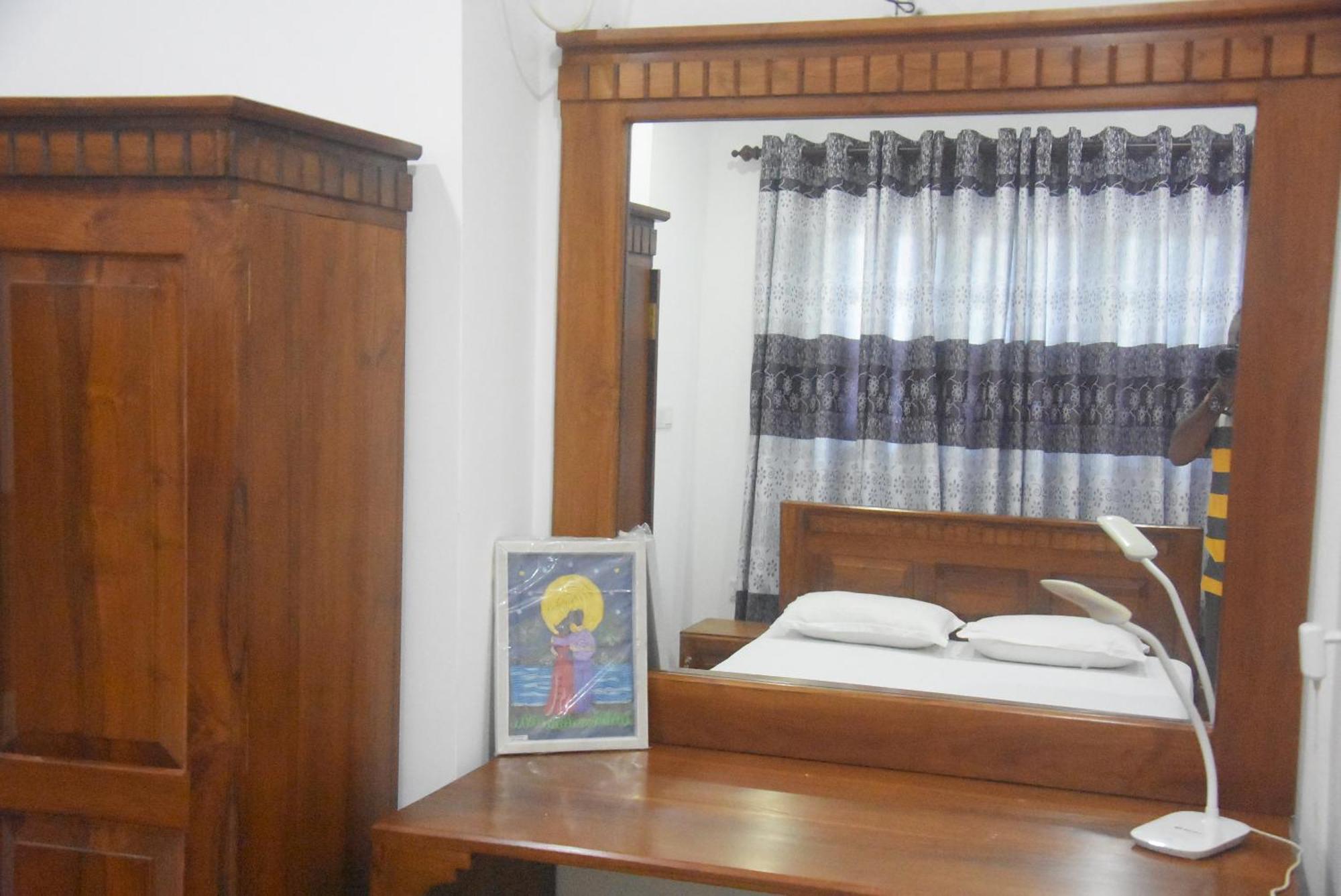 Rathna Gems Halt Hotel Ратнапура Екстериор снимка