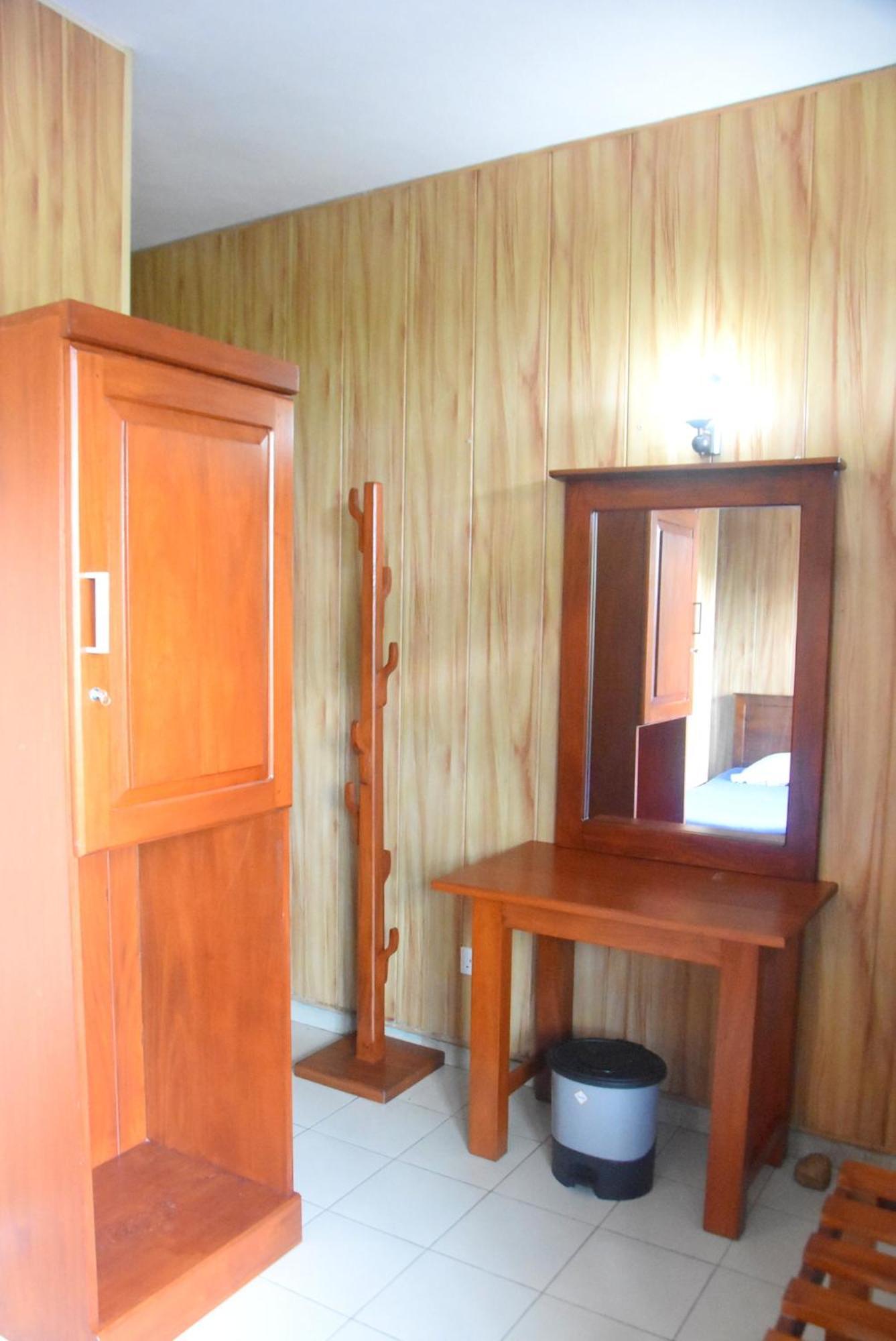 Rathna Gems Halt Hotel Ратнапура Екстериор снимка