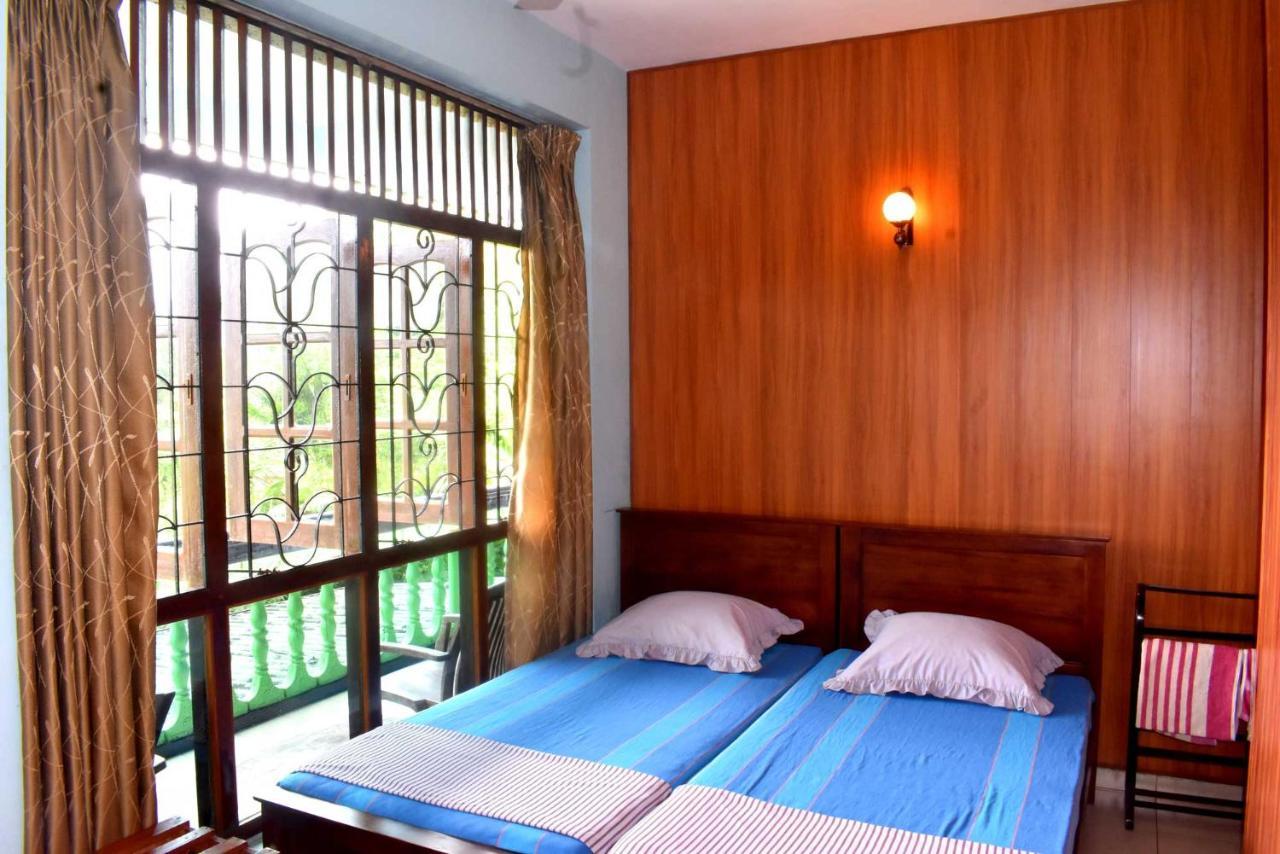 Rathna Gems Halt Hotel Ратнапура Екстериор снимка